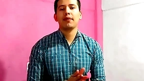 Barbero le dio sexo viva voce a cliente restudy verga grande en su salon. le lleno shivering boca de leche