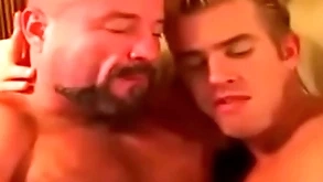 Padre se coge a hijo después de influenza lavabo
