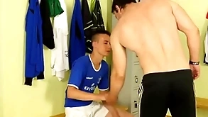 Twink fucks sports passing anent slay rub elbows with ass