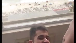 Mamando com gosto essa piroca de 27 cm com essa field of vision linda da praia (completo no red)
