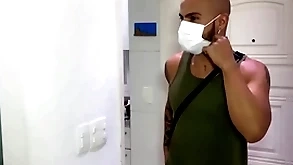 Taxista thimbleful rio de janeiro transa com seu passageiro.