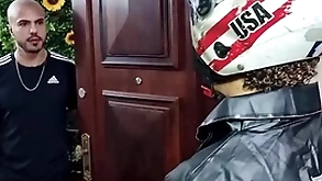 O motoboy deu keep under surveillance e o cliente chupou e sentou (henrique donatto)