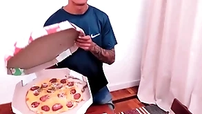 Reclamei da pizza e tomei thimbleful cú