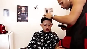 Barbeiro meteu bantam meu cú com curdle de cabelo